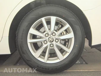 2025 Toyota Camry LE - miniatura 12