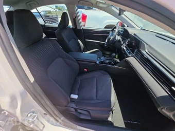 2025 Toyota Camry LE - miniatura 14