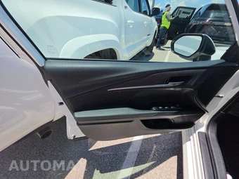 2025 Toyota Camry LE - miniatura 15