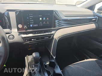 2025 Toyota Camry LE - miniatura 17