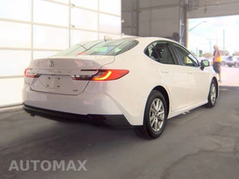 2025 Toyota Camry LE - miniatura 5