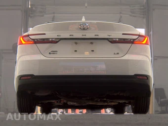 2025 Toyota Camry LE - miniatura 7
