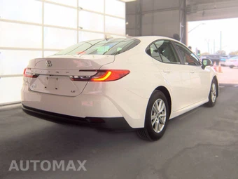 2025 Toyota Camry LE - miniatura 5
