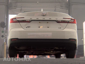 2025 Toyota Camry LE - miniatura 7