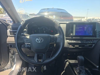 2025 Toyota Camry LE - miniatura 10