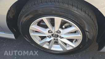 2025 Toyota Camry LE - miniatura 24