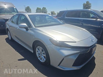 2025 Toyota Camry LE - miniatura 3