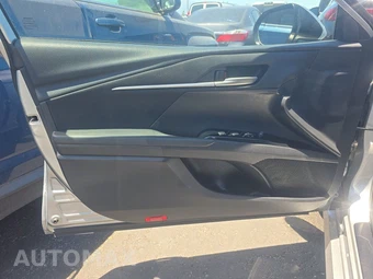 2025 Toyota Camry LE - miniatura 9