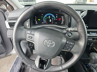 2025 Toyota Camry LE – miniatura 10