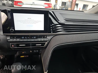 2025 Toyota Camry LE – miniatura 11