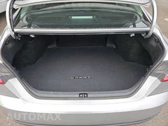 2025 Toyota Camry LE – miniatura 17