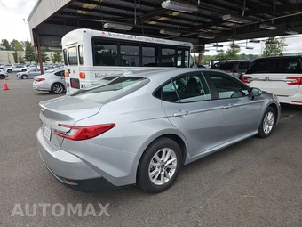 2025 Toyota Camry LE – miniatura 4