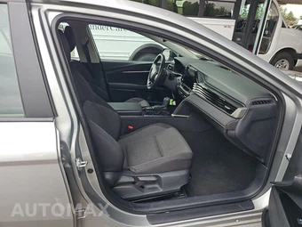 2025 Toyota Camry LE – miniatura 8