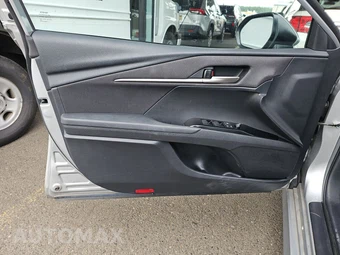 2025 Toyota Camry LE – miniatura 9