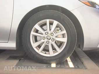 2025 Toyota Camry LE - miniatura 10