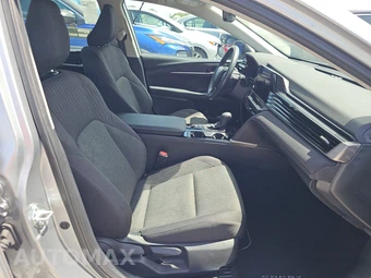 2025 Toyota Camry LE - miniatura 14