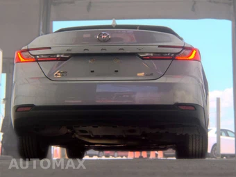 2025 Toyota Camry LE - miniatura 7