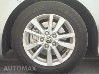 2025 Toyota Camry LE - miniatura 9