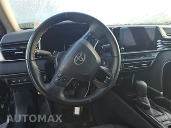 2025 Toyota Camry LE - miniatura 10