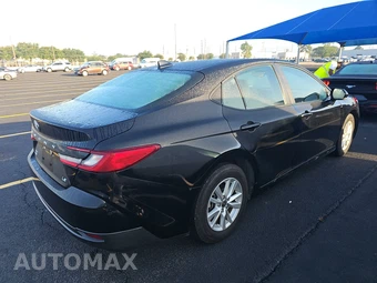 2025 Toyota Camry LE - miniatura 4