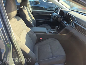 2025 Toyota Camry LE - miniatura 14