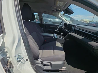 2025 Toyota Camry LE - miniatura 14