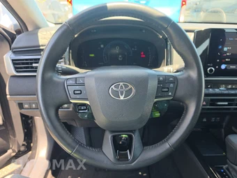 2025 Toyota Camry LE - miniatura 10