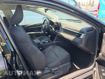 2025 Toyota Camry LE - miniatura 8