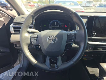 2025 Toyota Camry LE – miniatura 10