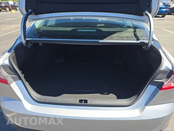 2025 Toyota Camry LE – miniatura 16