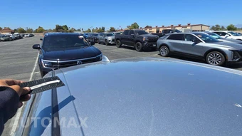 2025 Toyota Camry LE – miniatura 20