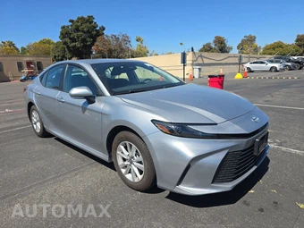 2025 Toyota Camry LE – miniatura 3