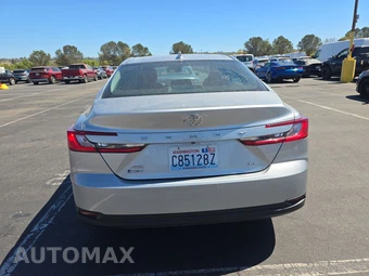 2025 Toyota Camry LE – miniatura 5