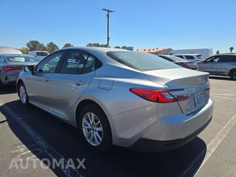 2025 Toyota Camry LE – miniatura 6