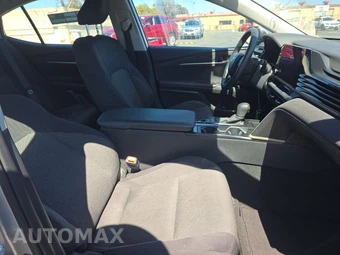 2025 Toyota Camry LE – miniatura 8