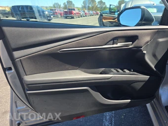2025 Toyota Camry LE – miniatura 9