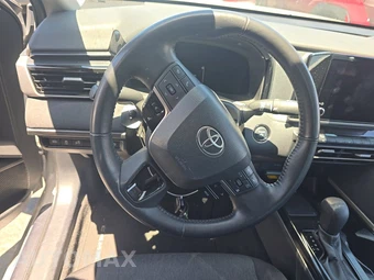 2025 Toyota Camry LE - miniatura 10