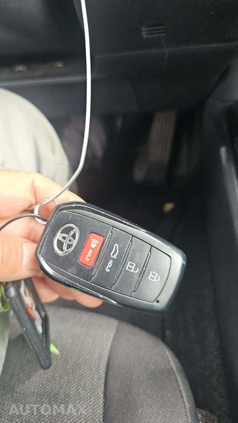 2025 Toyota Camry LE - miniatura 18
