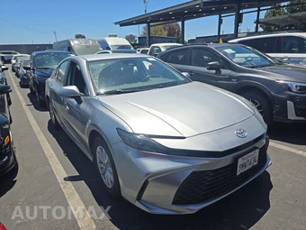 2025 Toyota Camry LE - miniatura 3