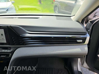 2025 Toyota Camry LE – miniatura 16