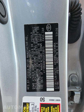 2025 Toyota Camry LE – miniatura 2
