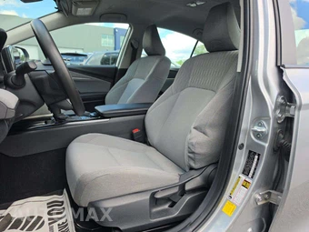2025 Toyota Camry LE – miniatura 3