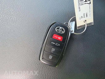 2025 Toyota Camry LE – miniatura 5