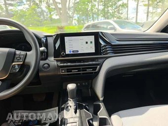 2025 Toyota Camry LE – miniatura 7