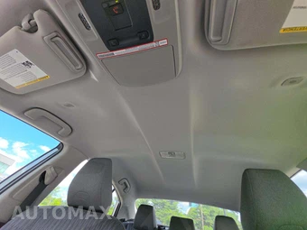 2025 Toyota Camry LE – miniatura 8
