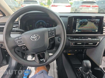 2025 Toyota Camry LE - miniatura 10