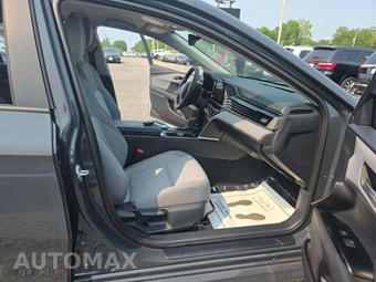 2025 Toyota Camry LE - miniatura 18