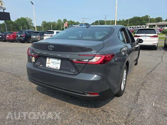 2025 Toyota Camry LE - miniatura 3