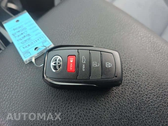 2025 Toyota Camry LE - miniatura 8