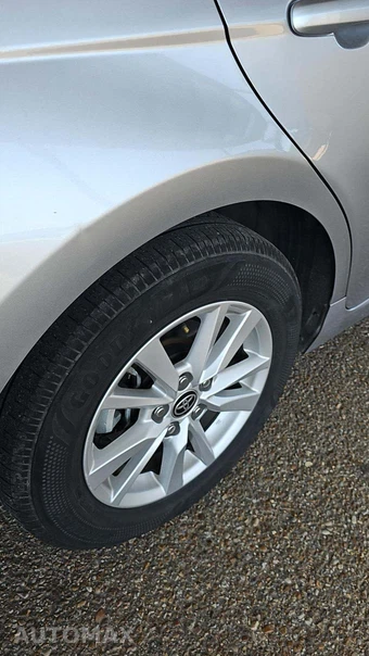 2025 Toyota Camry LE - miniatura 24